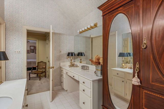 400 COLONIAL RD, Memphis, TN 38117