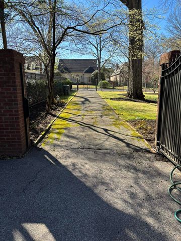 400 COLONIAL RD, Memphis, TN 38117