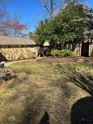 400 COLONIAL RD, Memphis, TN 38117