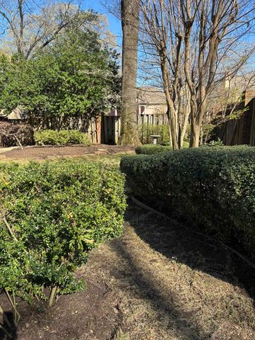 400 COLONIAL RD, Memphis, TN 38117