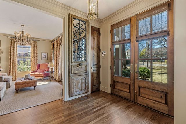 400 COLONIAL RD, Memphis, TN 38117