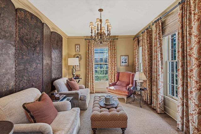 400 COLONIAL RD, Memphis, TN 38117