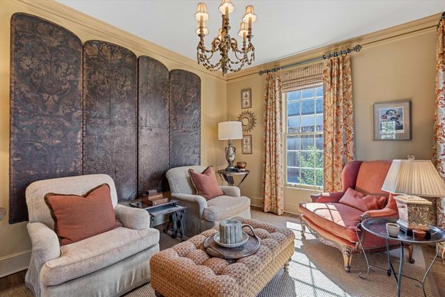 400 COLONIAL RD, Memphis, TN 38117