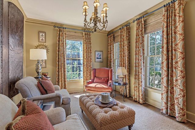 400 COLONIAL RD, Memphis, TN 38117