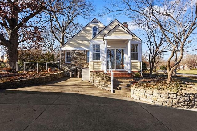 1954 Lake Terrace, Independence, MO 64055