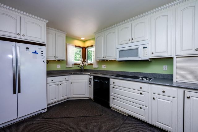 1595 Alex Path, Stevensville, MI 49127