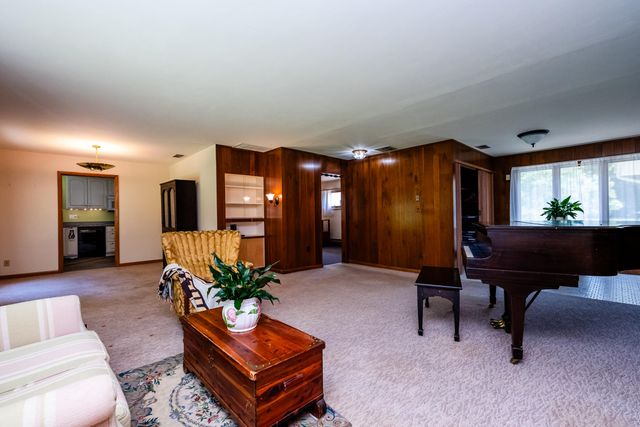 1595 Alex Path, Stevensville, MI 49127