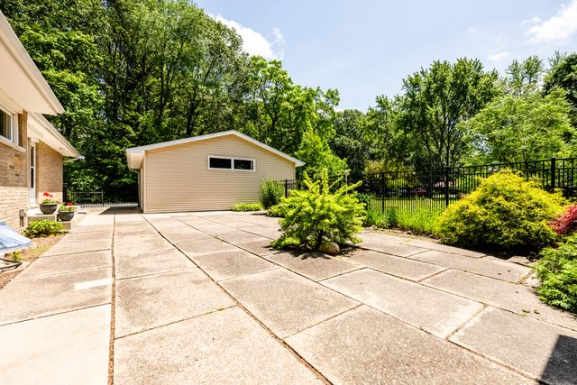 1595 Alex Path, Stevensville, MI 49127