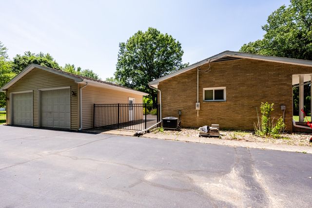 1595 Alex Path, Stevensville, MI 49127