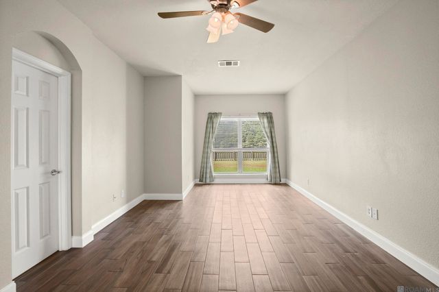 26141 Burlwood Ave, Denham Springs, LA 70726