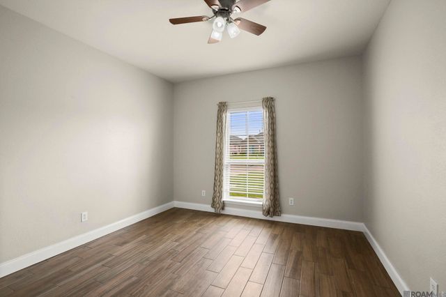 26141 Burlwood Ave, Denham Springs, LA 70726