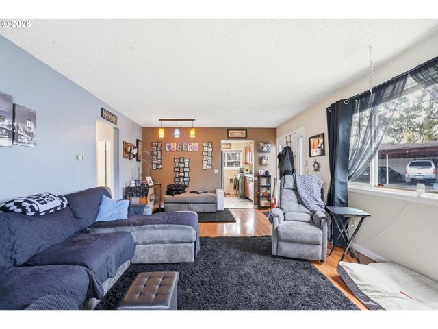 1830 Ne HOGAN Dr, Gresham, OR 97030