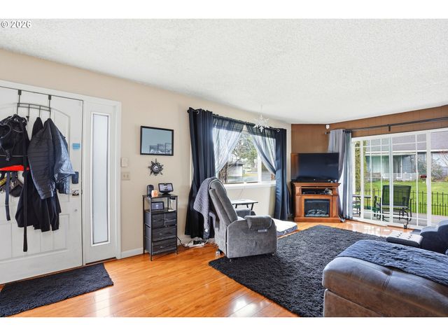 1830 Ne HOGAN Dr, Gresham, OR 97030