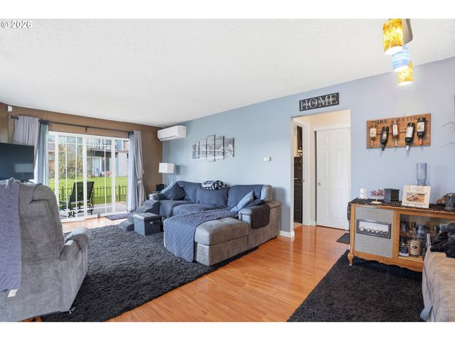 1830 Ne HOGAN Dr, Gresham, OR 97030