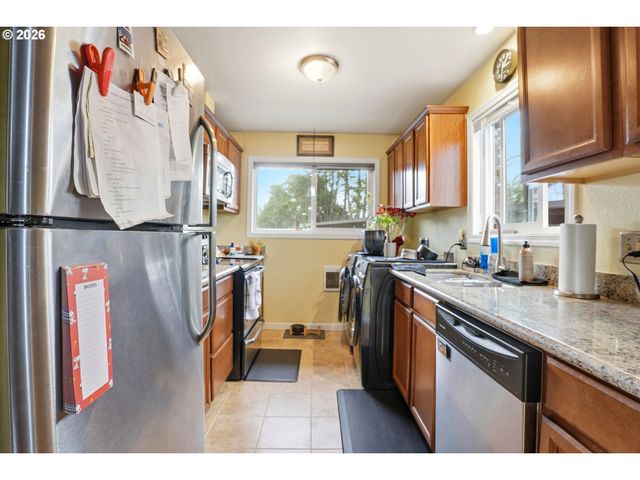 1830 Ne HOGAN Dr, Gresham, OR 97030