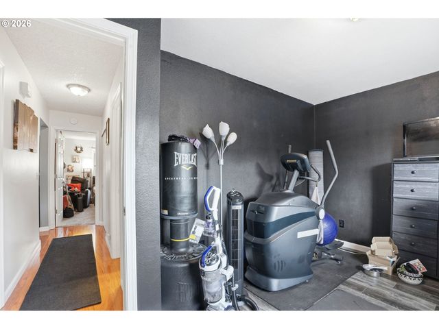 1830 Ne HOGAN Dr, Gresham, OR 97030