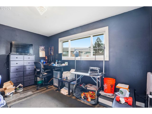 1830 Ne HOGAN Dr, Gresham, OR 97030