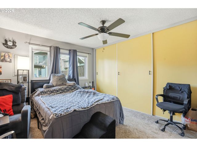 1830 Ne HOGAN Dr, Gresham, OR 97030