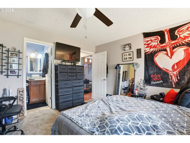 1830 Ne HOGAN Dr, Gresham, OR 97030