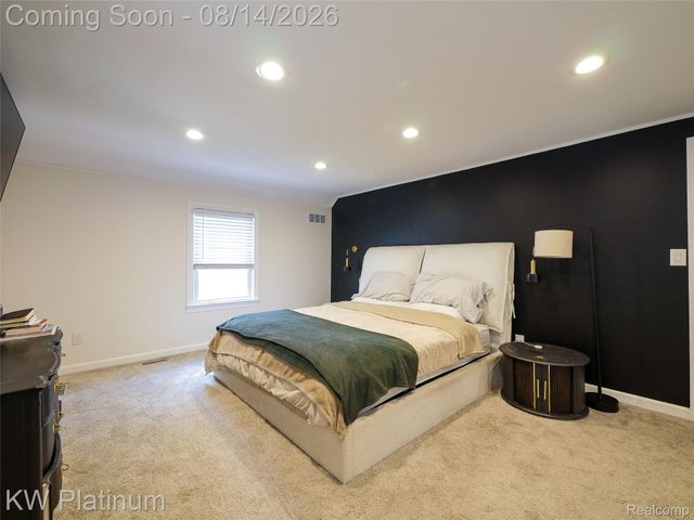 657 Hawthorne Road, Grosse Pointe Woods, MI 48236