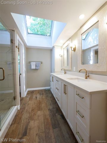 657 Hawthorne Road, Grosse Pointe Woods, MI 48236