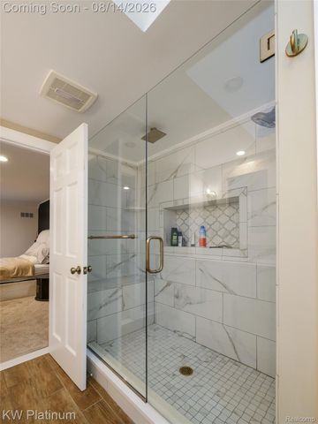 657 Hawthorne Road, Grosse Pointe Woods, MI 48236