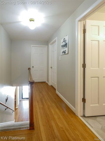 657 Hawthorne Road, Grosse Pointe Woods, MI 48236