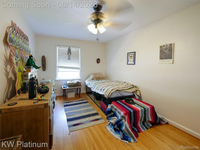 657 Hawthorne Road, Grosse Pointe Woods, MI 48236