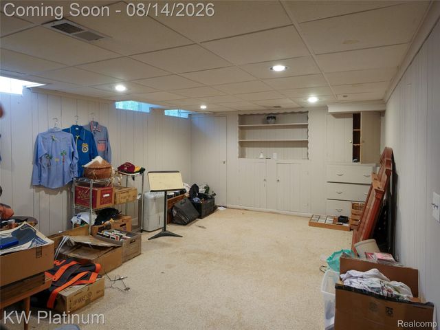657 Hawthorne Road, Grosse Pointe Woods, MI 48236