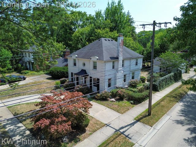 657 Hawthorne Road, Grosse Pointe Woods, MI 48236