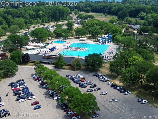 657 Hawthorne Road, Grosse Pointe Woods, MI 48236