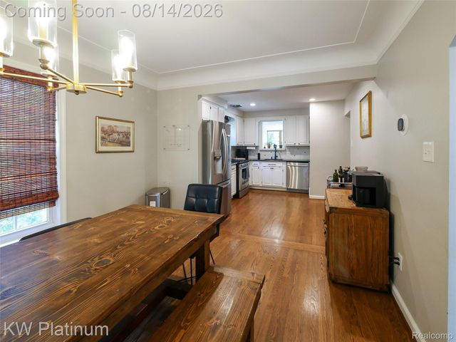 657 Hawthorne Road, Grosse Pointe Woods, MI 48236