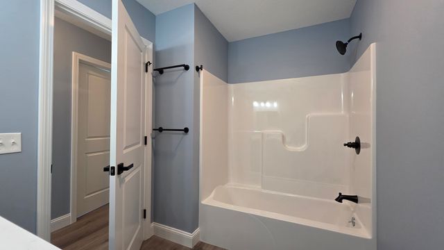 12 Willow St, Chicopee, MA 01020