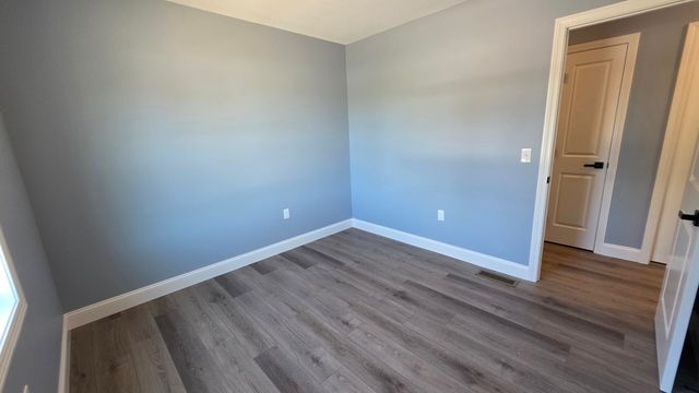 12 Willow St, Chicopee, MA 01020