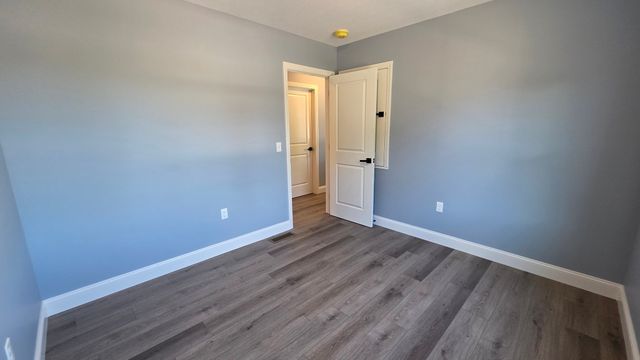 12 Willow St, Chicopee, MA 01020