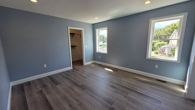 12 Willow St, Chicopee, MA 01020