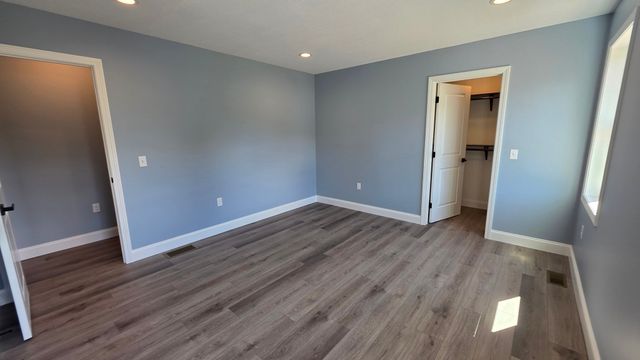 12 Willow St, Chicopee, MA 01020