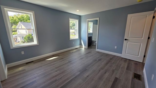 12 Willow St, Chicopee, MA 01020