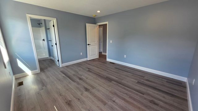 12 Willow St, Chicopee, MA 01020