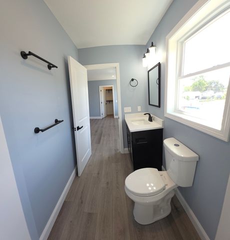 12 Willow St, Chicopee, MA 01020