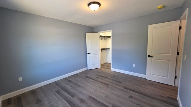 12 Willow St, Chicopee, MA 01020