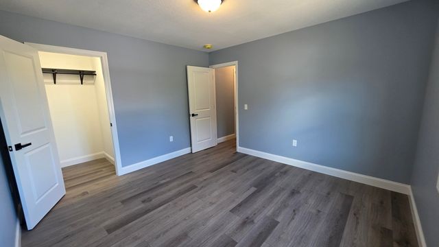 12 Willow St, Chicopee, MA 01020