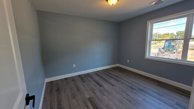 12 Willow St, Chicopee, MA 01020