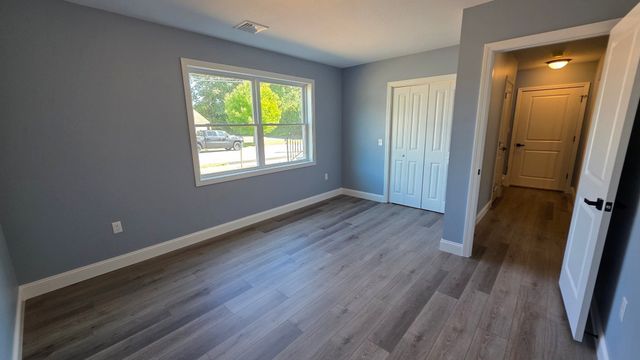 12 Willow St, Chicopee, MA 01020
