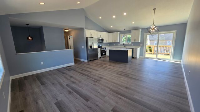 12 Willow St, Chicopee, MA 01020