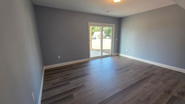 12 Willow St, Chicopee, MA 01020