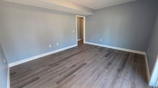 12 Willow St, Chicopee, MA 01020