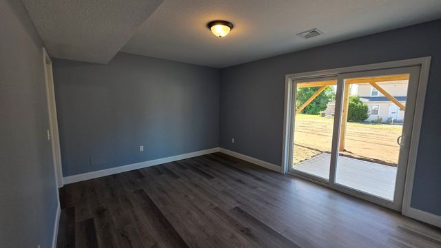 12 Willow St, Chicopee, MA 01020