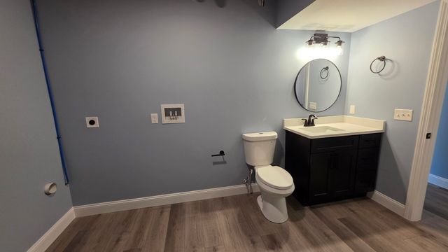 12 Willow St, Chicopee, MA 01020