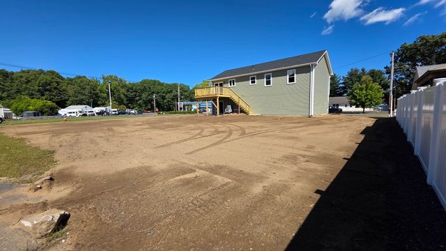 12 Willow St, Chicopee, MA 01020